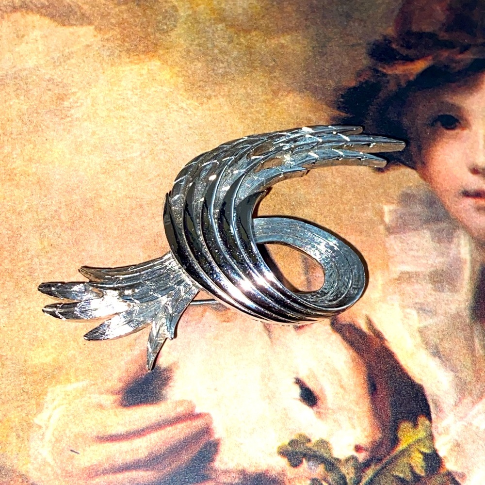 Vintage Signed Monet Feather Swirl Broach